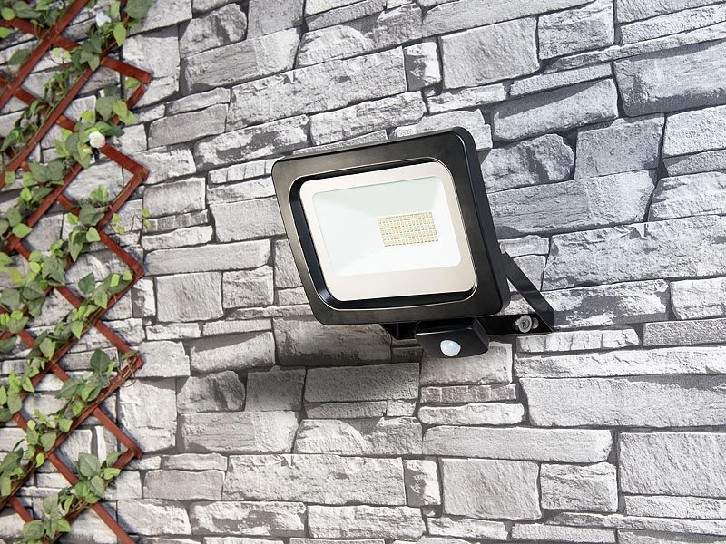 Luminea LED-außen-Fluter:LED-Fluter Mit PIR-Sensor, 50 Watt, 4.000 Lumen, Warmweiß, IP44 – Bild 5